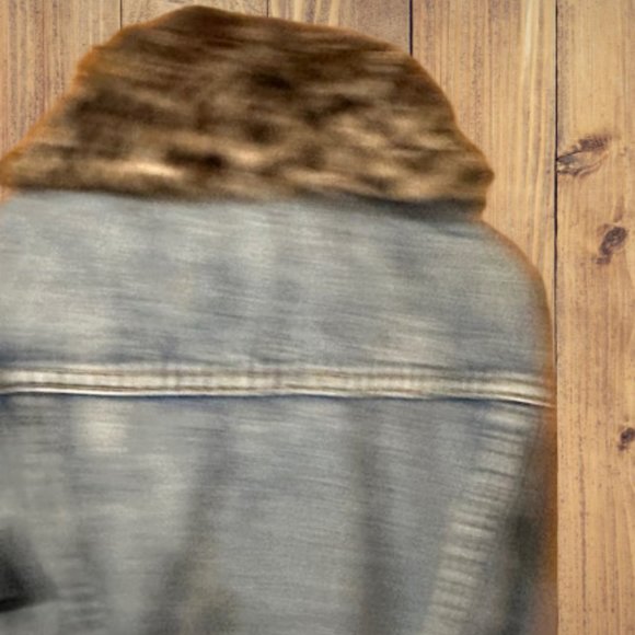 Jean Jacket with Removable Fur Collar  (2) - Picture 6 of 9